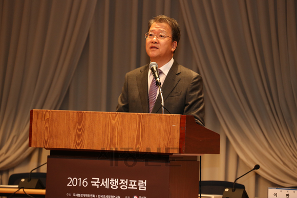 임환수 국세청장의 축사 모습
