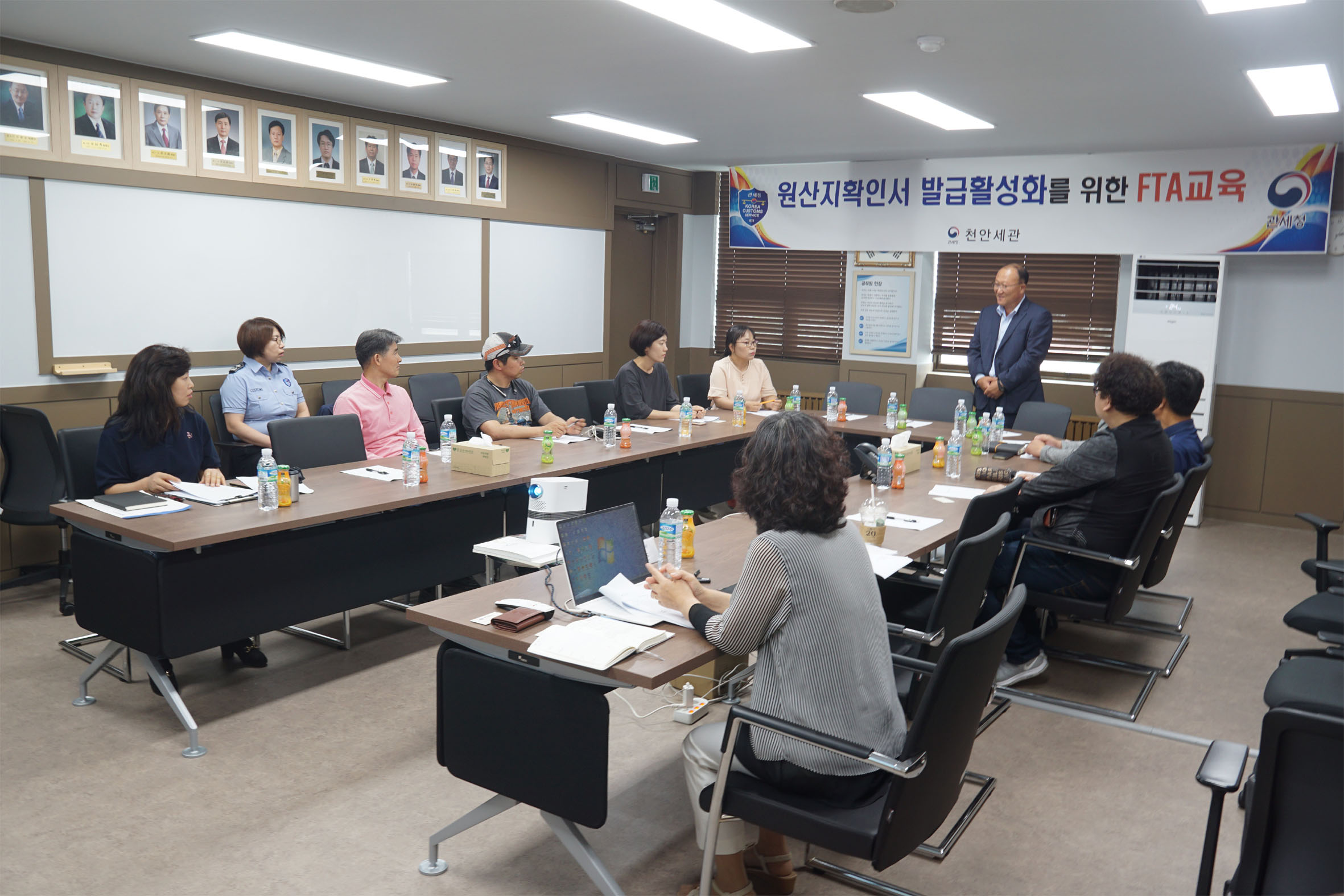 천안세관은 14일 중소기업체 11개사 실무자 14명을 대상으로 FTA 원산지확인서 발급을 위한 실무교육을 실시했다.
